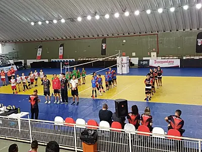 Festivais de futsal e vôlei movimentam alunos do Programa SuperEscola