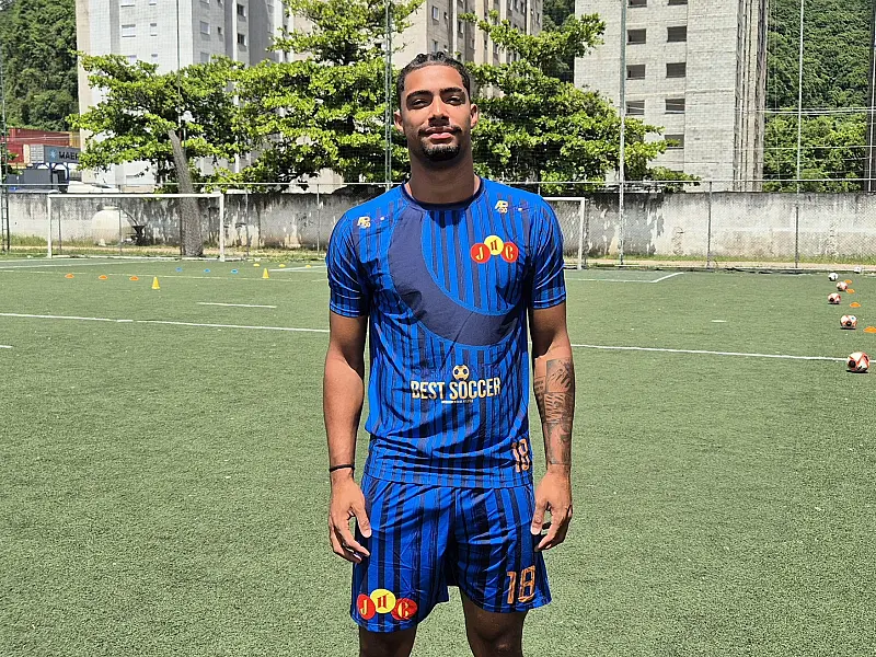 Zagueiro gaúcho de 1,94 de altura, Eric é contratado pelo Jabaquara para a Série A4 do Paulista