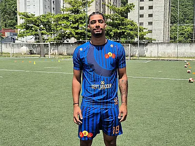 Zagueiro gaúcho de 1,94 de altura, Eric é contratado pelo Jabaquara para a Série A4 do Paulista