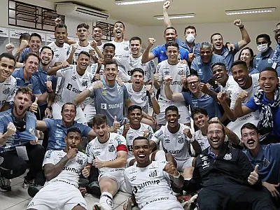 Santos cede empate, mas avança para a semifinal nos pênaltis