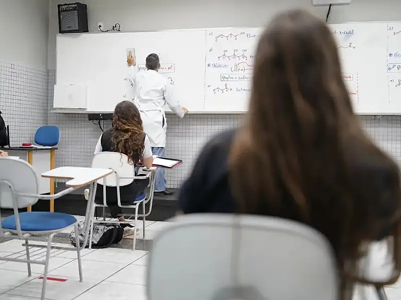 Prazo para adesão ao Programa Pé-de-Meia termina no próximo domingo