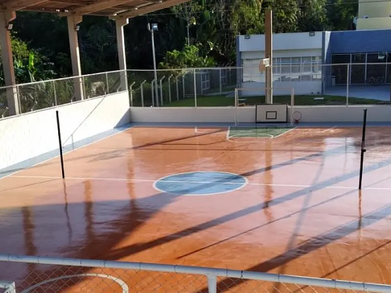 Quadra poliesportiva na Área Continental de Santos fica pronta este mês