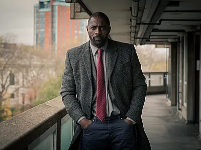 'Luther: O Cair da Noite' faz Idris Elba retomar papel de detetive e deve agradar fãs da série