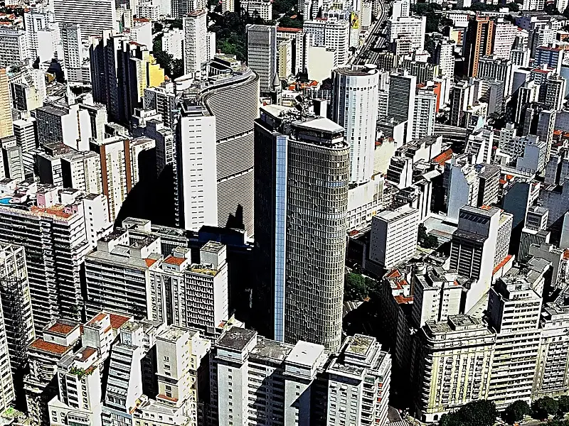 Aos 470 anos, SP oferece oportunidades, mas maioria quer deixar cidade