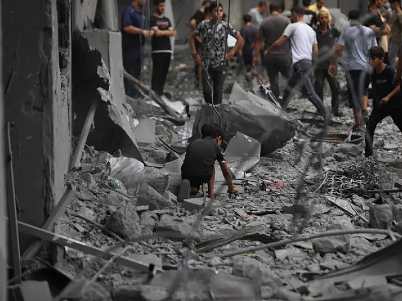 Israel e Hamas selam acordo para trocar reféns por presos e trégua de 4 dias