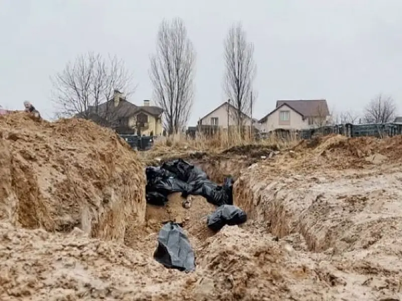 Nova vala comum com dezenas de corpos é encontrada perto de Kiev