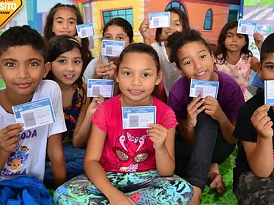 Santos recebe peça teatral interativa infantil "Se Liga no Trânsito" promovendo a segurança nas ruas