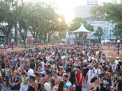 Feriado de Carnaval atrai mais de 398 mil turistas a Santos