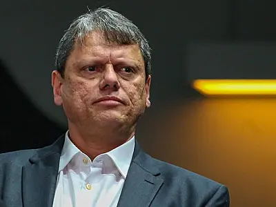 Tarcísio veta novo programa de apoio a professores vítimas de violência em escolas