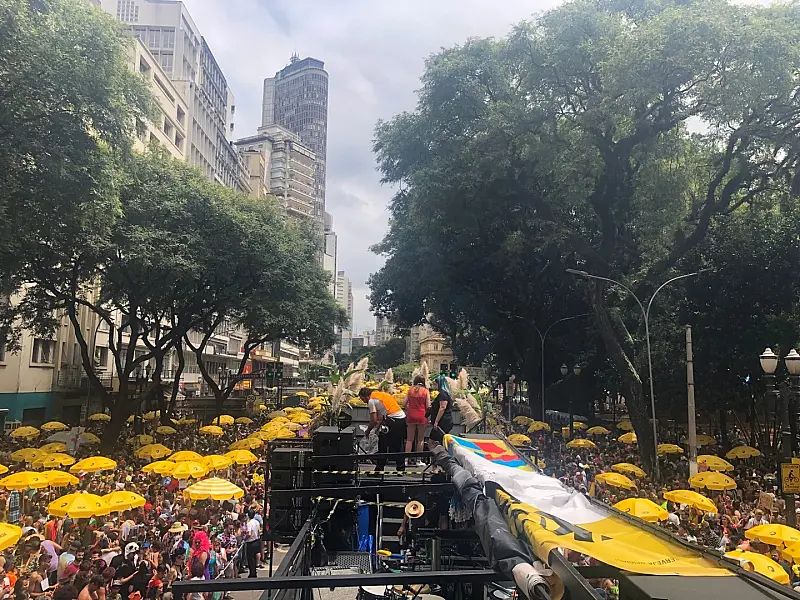 Compra de bilhetes aéreos para o Carnaval de SP cresce 11% em 2026