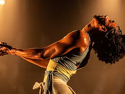 Sesc Santos recebe espetáculo "Florestas de Odé", inspirado nas mitologias afro-brasileiras