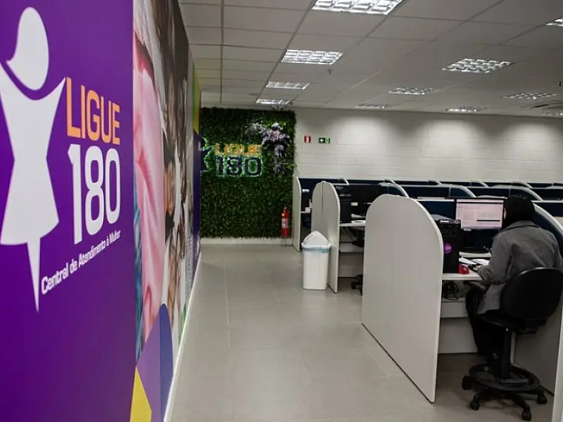 Ligue 180: Central de Atendimento à Mulher completa 20 anos de enfrentamento à violência de gênero