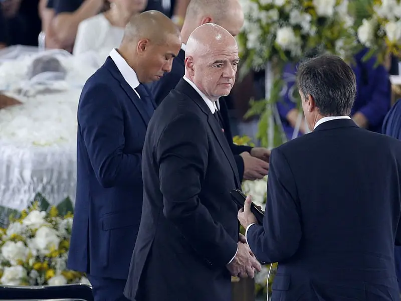 Presidente da Fifa cita dom de Pelé "tocar corações e emoções"