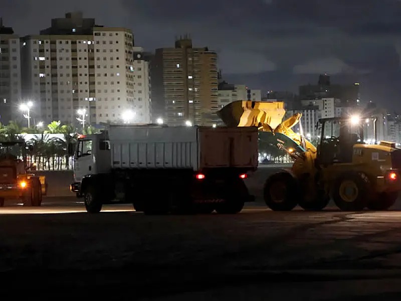 Praia Grande/SP recolhe 638 toneladas de lixo da praia após o Réveillon