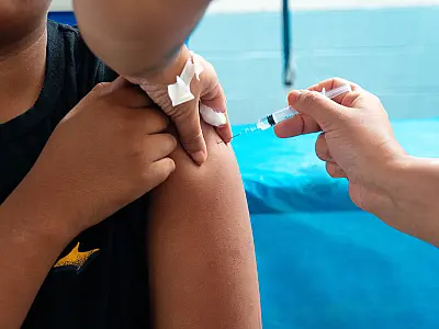 Bertioga inicia vacinação contra a dengue para crianças de 10 e 11 anos nesta terça