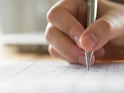 FUVEST recebe inscrições para concursos públicos de analista de comunicação e professor de inglês