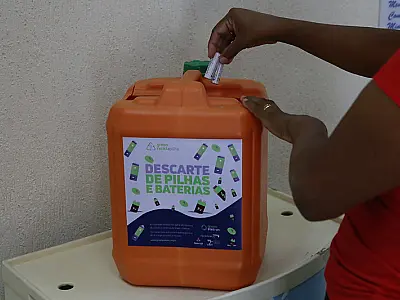 Guarujá ganha três novos pontos para descarte adequado de pilhas e baterias