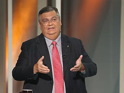 Flávio Dino critica "penetração indevida da política nos quartéis"