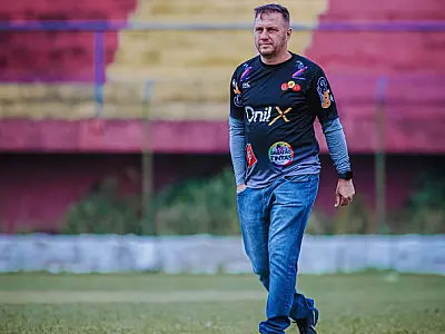 Técnico Adriano Piemonte celebra vitória do sub-20 do Jabaquara sobre o Botafogo no Paulista