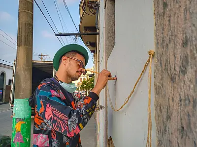 Obra de artista santista é comprada por astro do basquete norte-americano por R$ 400 mil