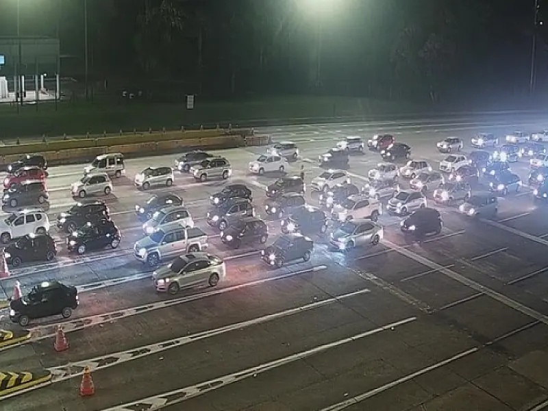Mais de 385 mil veículos já desceram a serra para passar o Carnaval na Baixada Santista