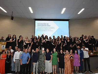 Programas de Residência Médica e Multiprofissional de PG formam 46 alunos