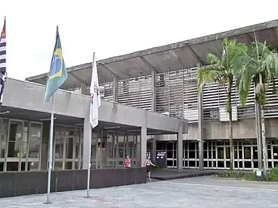 Cubatão encerra contrato com empresa de limpeza escolar após greve de funcionários