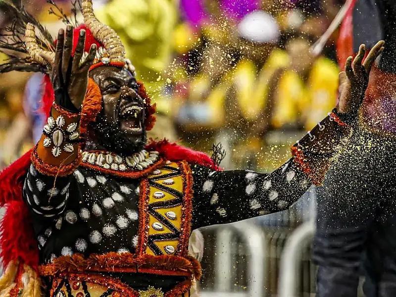 Primeiro dia de carnaval em SP tem estreante, campeã e vice de 2025