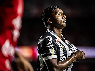 Com VAR protagonista, Santos vence São Paulo em clássico polêmico