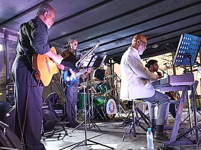 Tributo a Tom Jobim: "Um Cantinho, um Violão" chega ao Jardim Botânico neste domingo em Santos