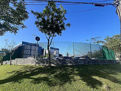 Na cidade do Guarujá, Paço Raphael Vitiello tem 65% do cercamento concluído