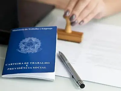 Taxa de desemprego é a menor desde 2016, mas renda cai 8,8% em um ano