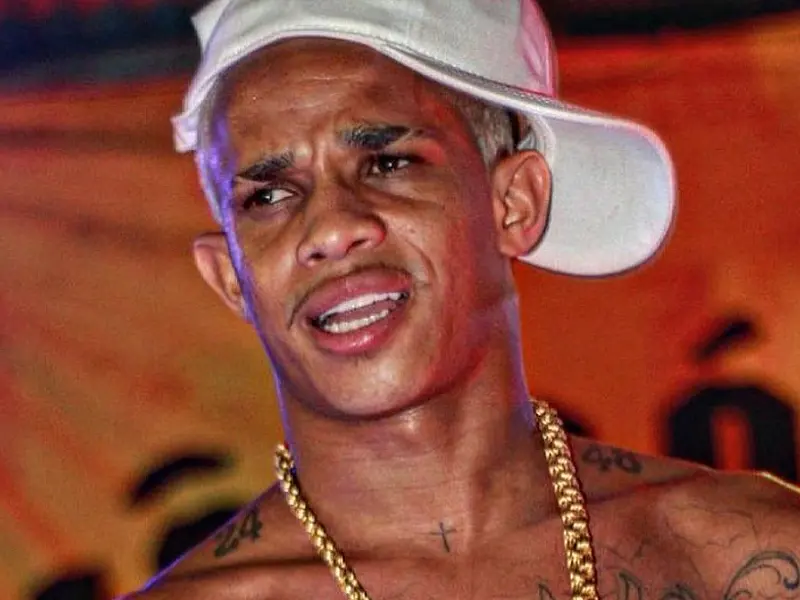 MC Biel Xcamoso morre aos 24 após capotar carro no Recife
