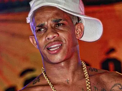 MC Biel Xcamoso morre aos 24 após capotar carro no Recife