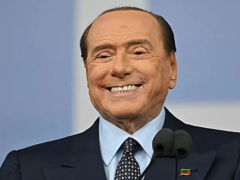 Morre Berlusconi, um dos políticos mais controversos da Itália, aos 86