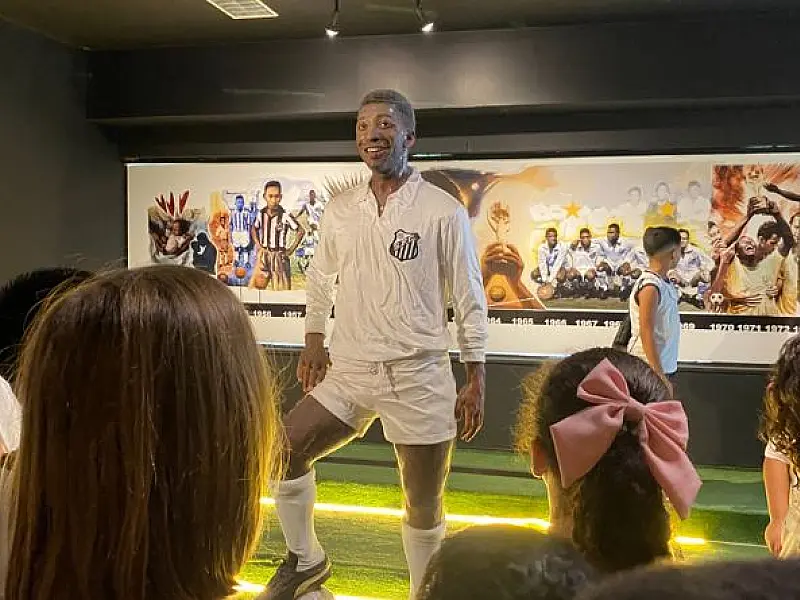 Aniversário de eterno ídolo do Santos FC vira lição de história para alunos de São Vicente na Vila