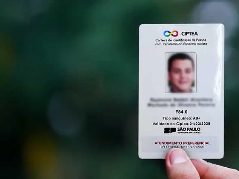 Mais de 5,8 mil pessoas com TEA da Baixada Santista obtiveram carteira de identificação