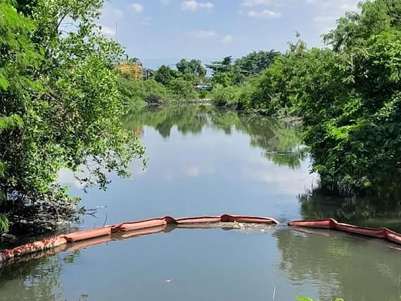 São Vicente elimina 75 toneladas de lixo dos canais com ajuda das ecobarreiras