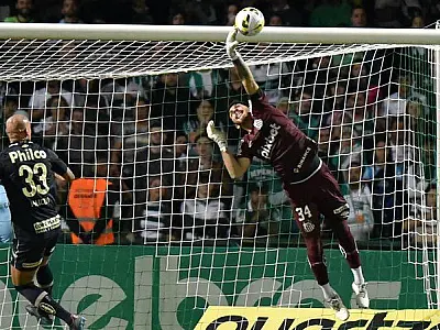 João Paulo dá show, mas não consegue evitar derrota do Peixe para o Coritiba
