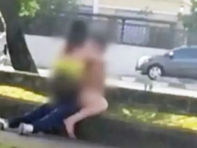 Casal é flagrado em Santos fazendo sexo na rua em plena luz do dia