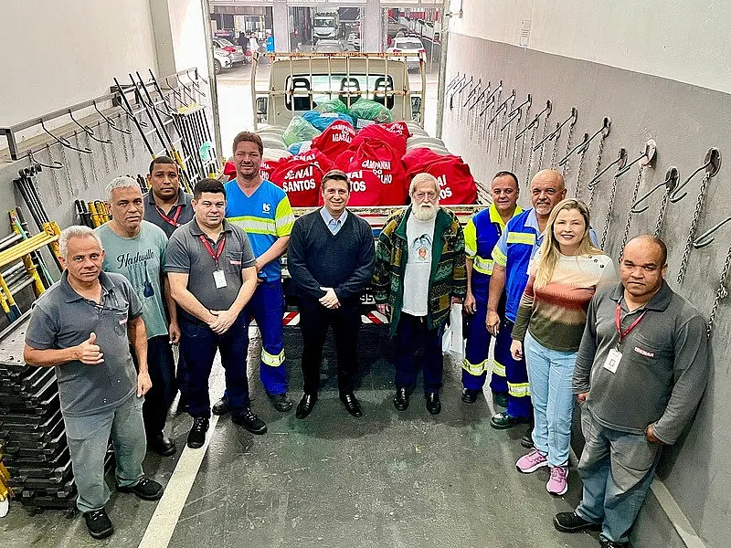 Sabesp apoia Campanha do Agasalho do Senai Santos e leva mais de 1.500 peças para famílias no Vale d