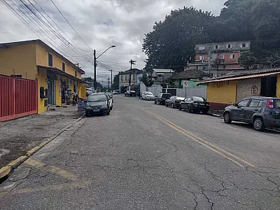 Obras em sistema de drenagem vão melhorar escoamento de chuva em bairro de Santos