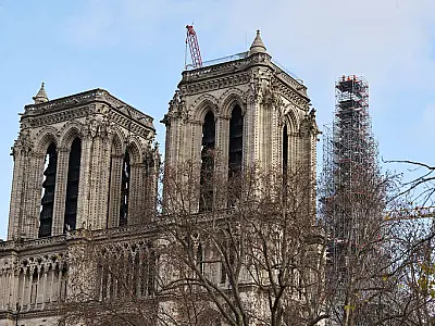 Reforma de Notre-Dame gera polêmica com possível troca de vitrais do século 19