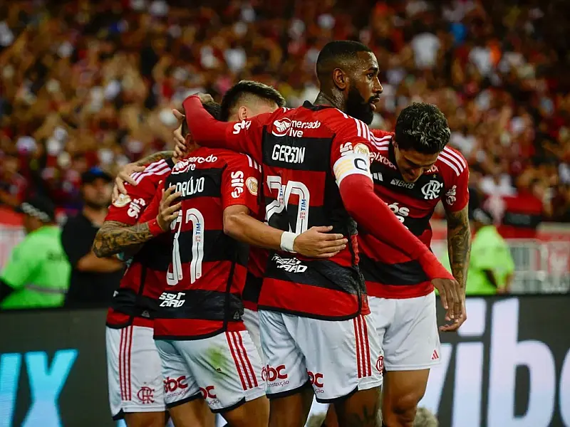 Brasileiro: Flamengo derrota Palmeiras e mantém vivo sonho por título