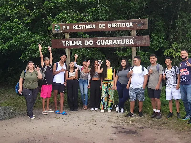 Alunos da rede pública de Bertioga realizam visita técnica em trilha ecológica