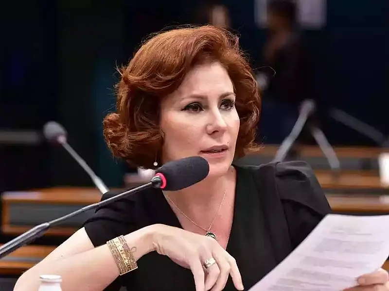 Xuxa, Tom Zé e outros estão entre os famosos que já processaram Carla Zambelli