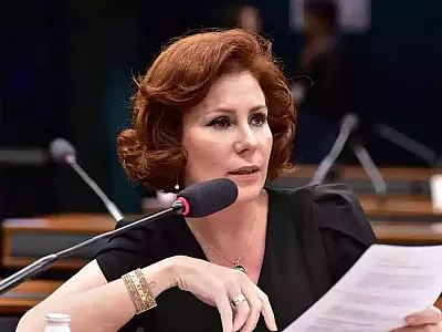 Xuxa, Tom Zé e outros estão entre os famosos que já processaram Carla Zambelli