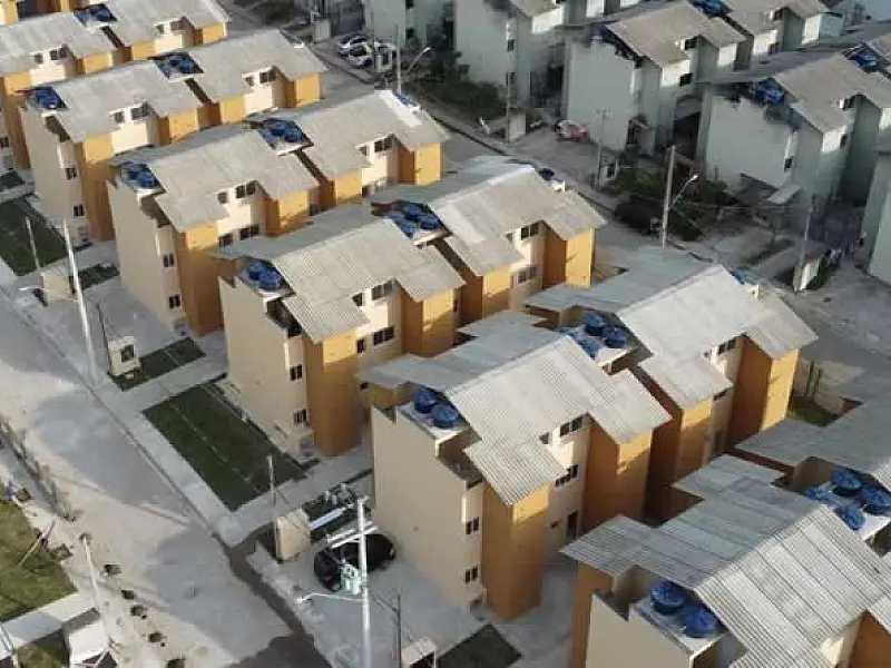 Prefeito de Guarujá entrega 73 unidades habitacionais no Parque da Montanha