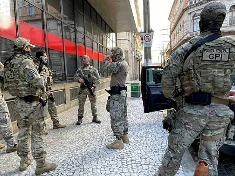 Polícia Federal faz operação em Guarujá para combater o tráfico internacional de cocaína