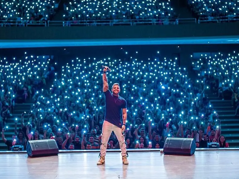 Cidade do Guarujá recebe stand up comedy do humorista Flávio Andradde